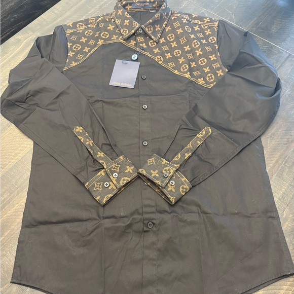 Designer button down shirt Size l-xlBust 23.5
